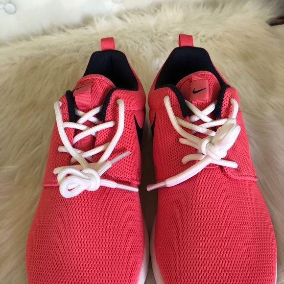 New w/box Nike Rosche One in Women’s size 6 - Picture 5 of 6